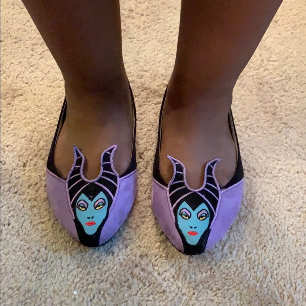 Maleficent flats 😝
